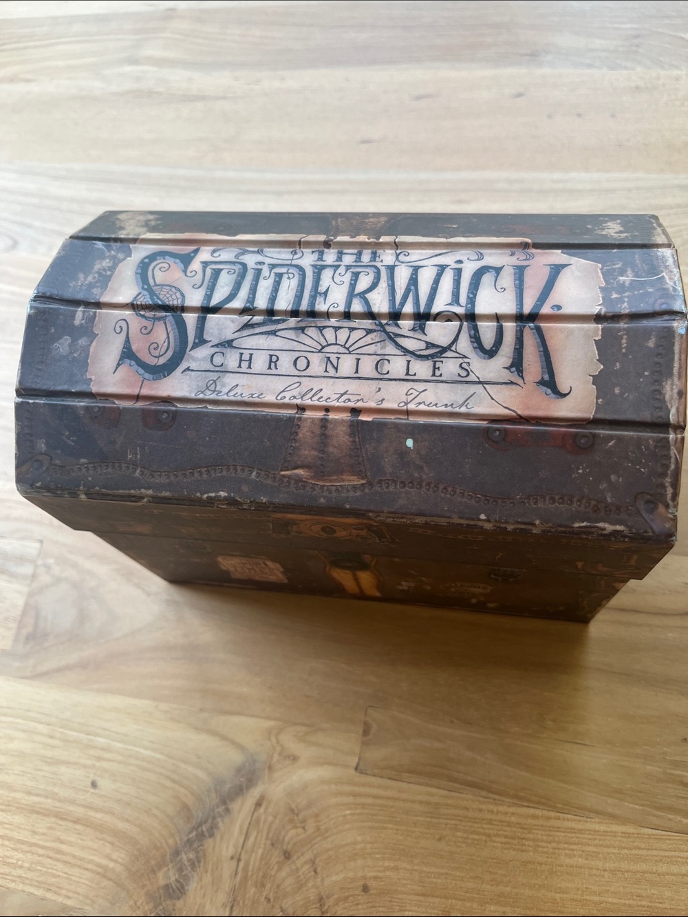 NWOT Spiderwick chronicles Collector's Trunk - 5 hardcover books & 1 notebook